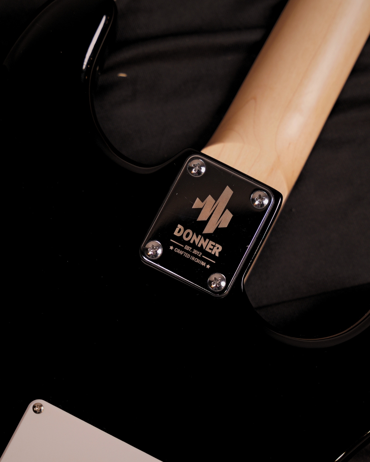 Donner Lefty DST-100BL 39 Inch Full Size Electric Guitar Kit Solid Body Black Beginner Starter with Amplifier Bag Capo Strap String Tuner Cable Picks