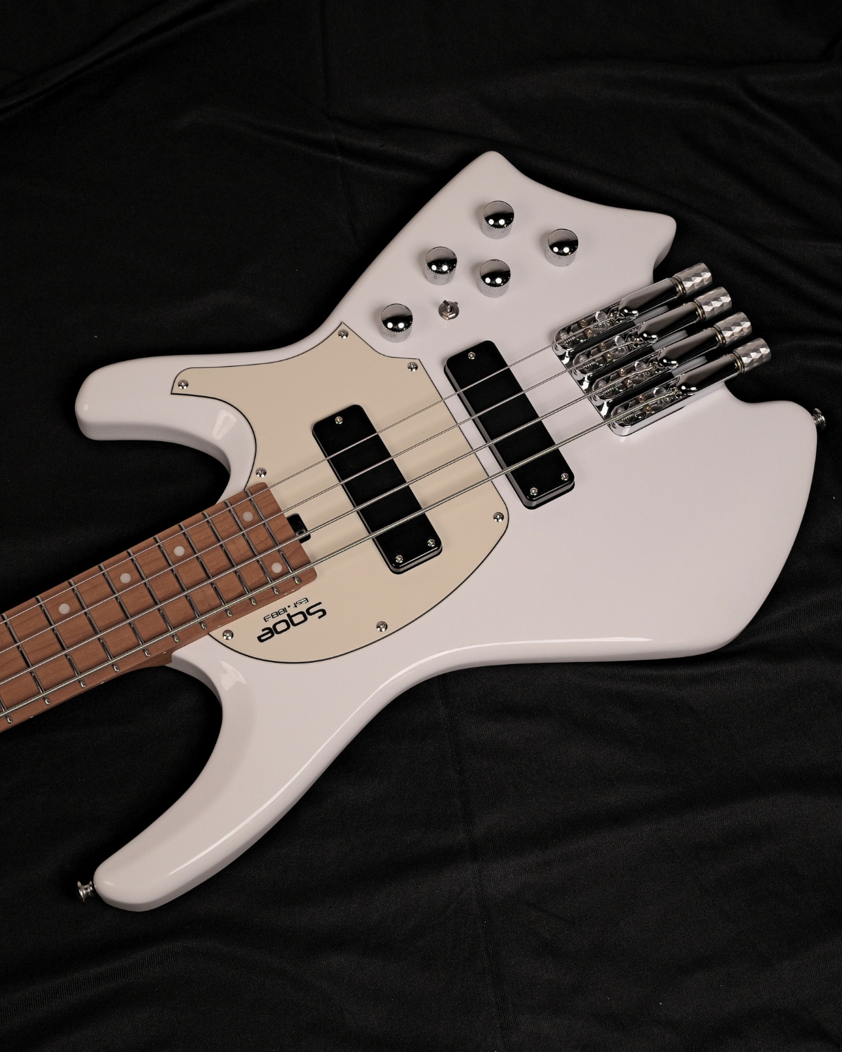 SQOE SBWT700 Pearl White 4-String Headless Electric Bass Roasted Maple India