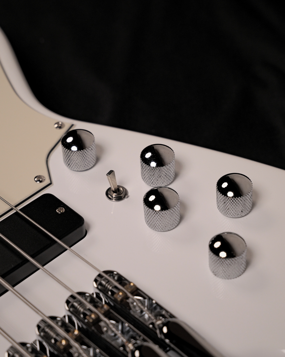 SQOE SBWT700 Pearl White 4-String Headless Electric Bass Roasted Maple India