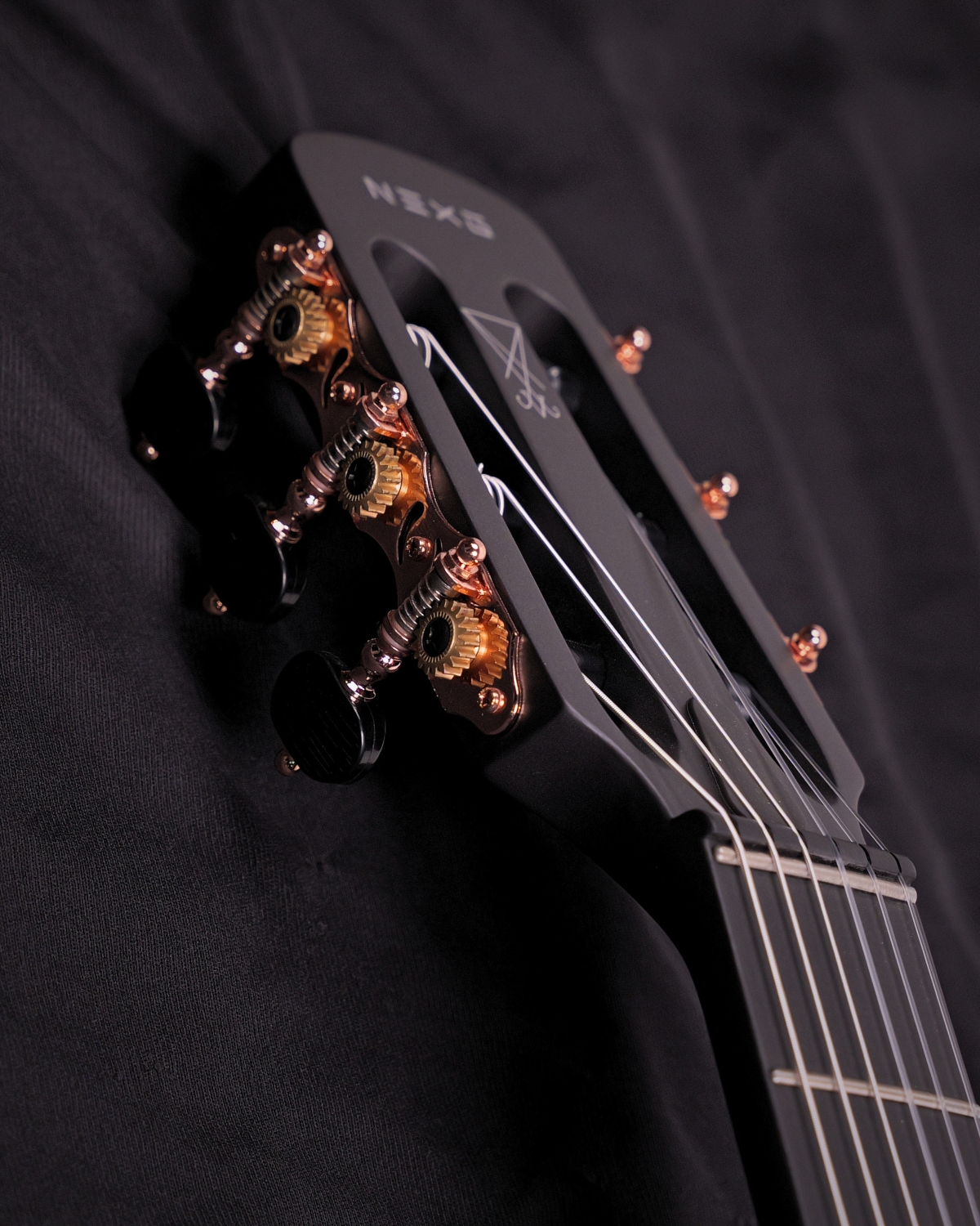 Enya NexG SE Nylon guitar Lucifer edition