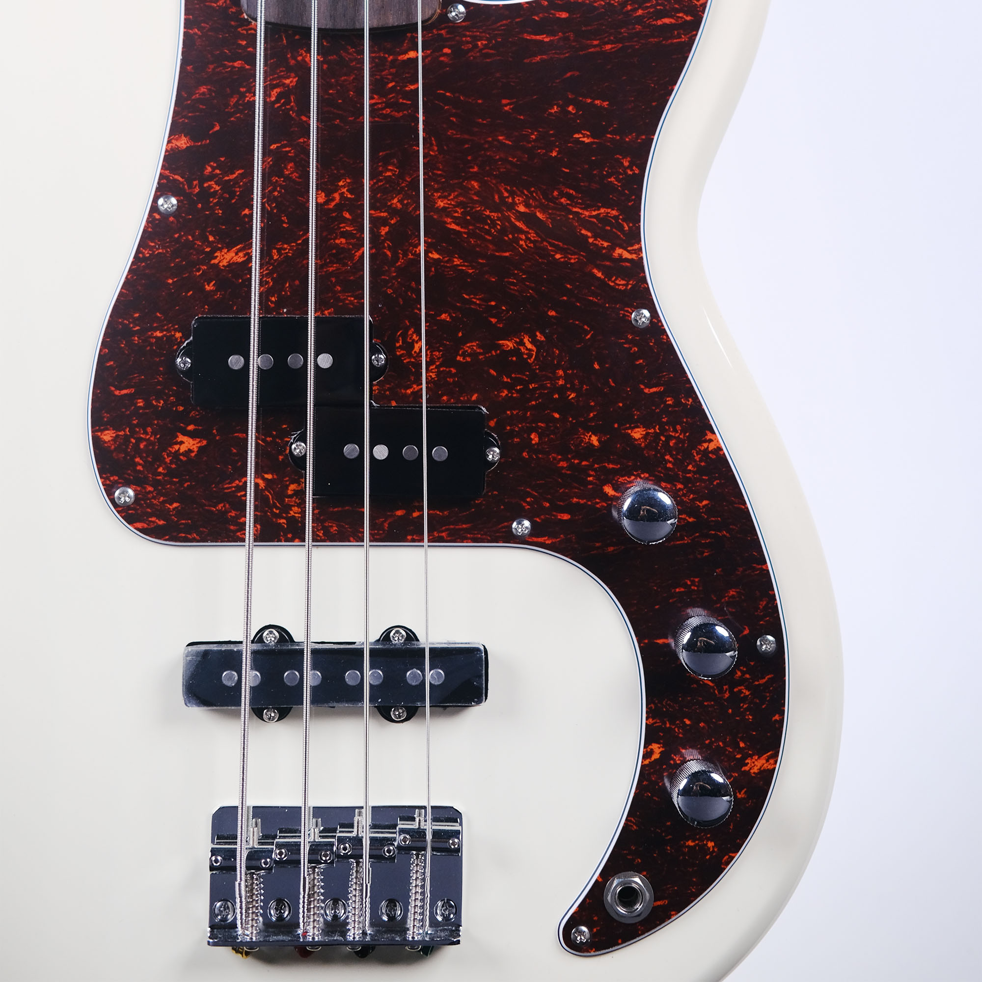 The High Precision Strydom Magna bass guitar PJ74 Vintage White