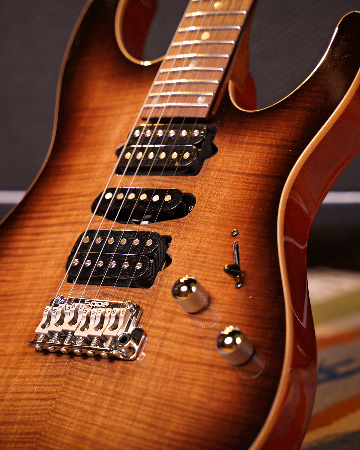 SQOE SEIB998 Caramel Black Custom HSH Electric Guitar