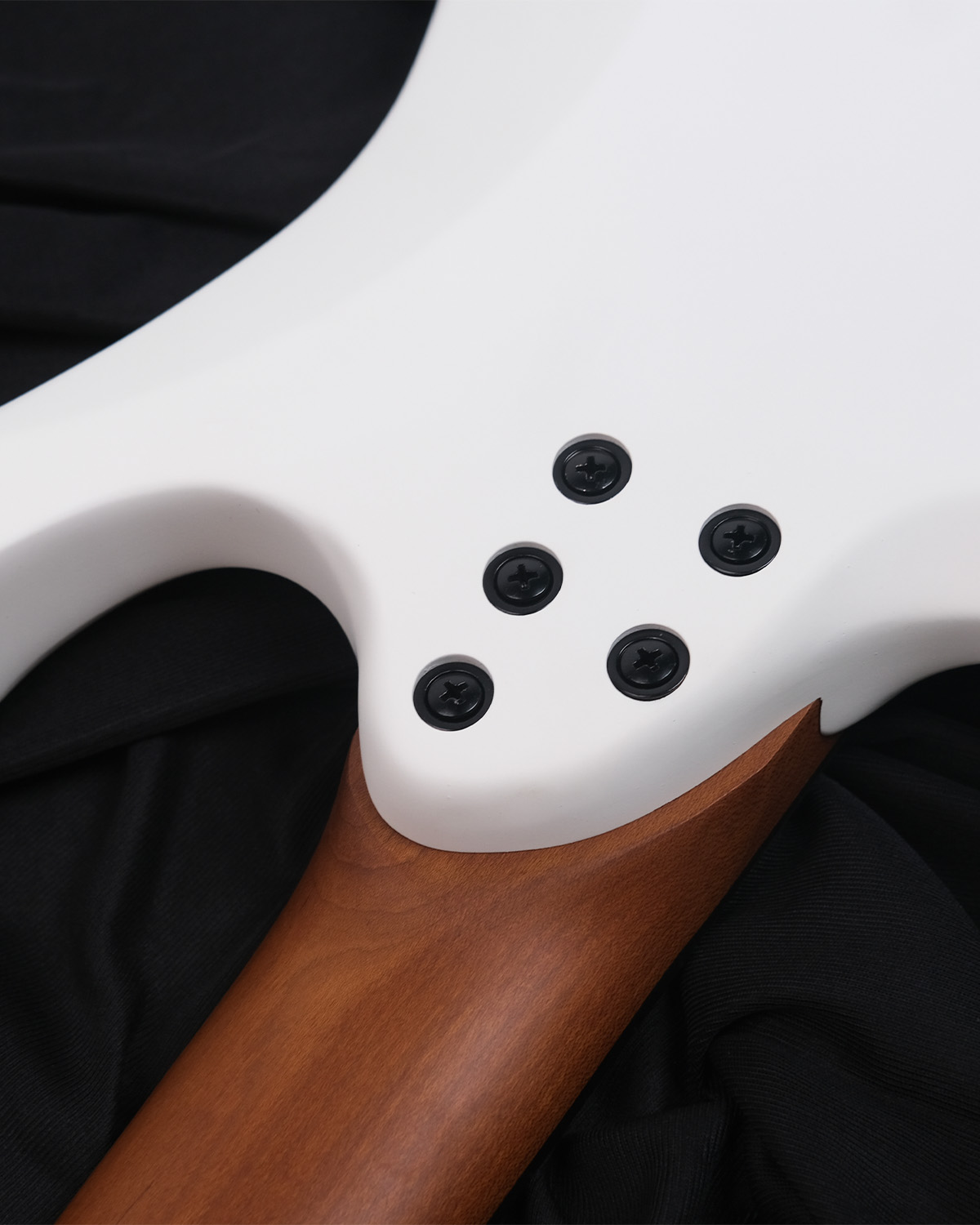 SQOE SEIB7S Frost bite white HH Super Strat