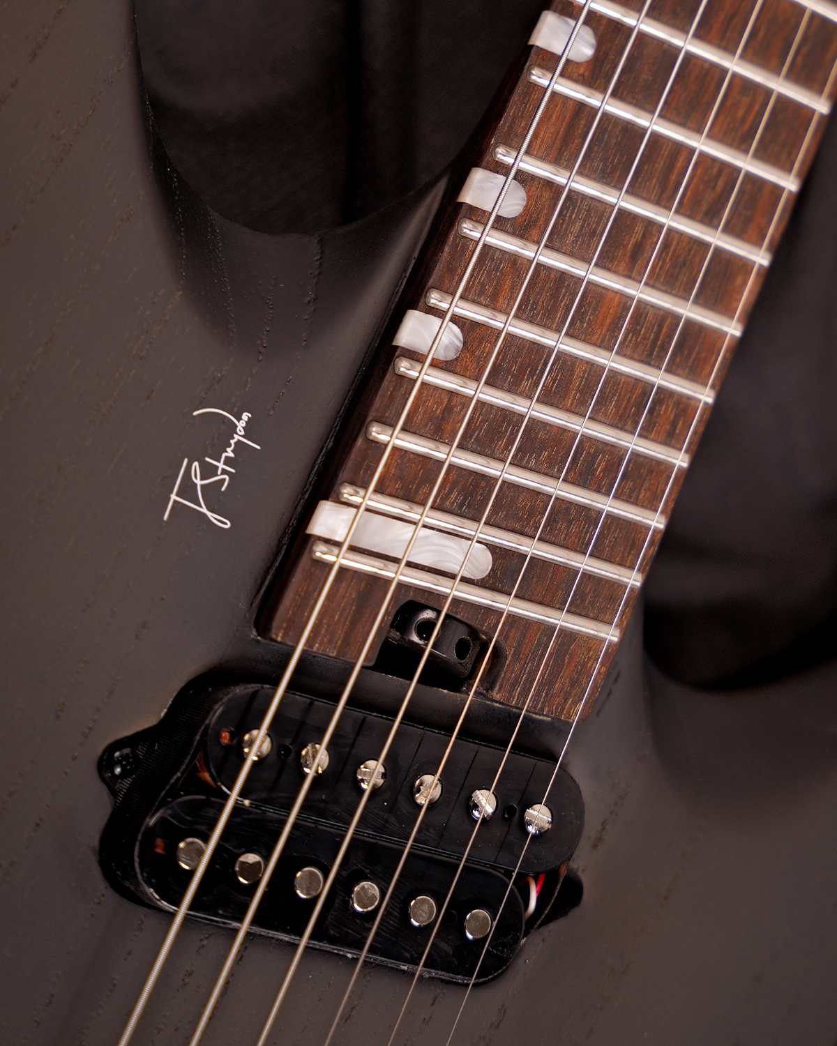 Strydom THH30 Headless 6 String The Headless Horseman Ghost Grain