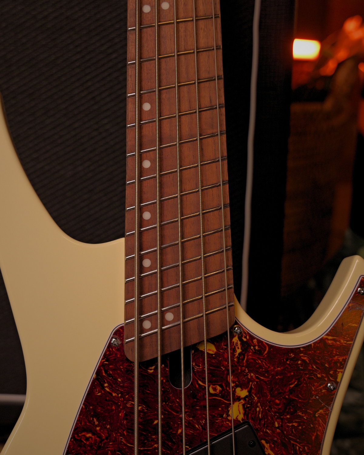 Hex NB505G IV IVORY Headless bass 5 string SS frets