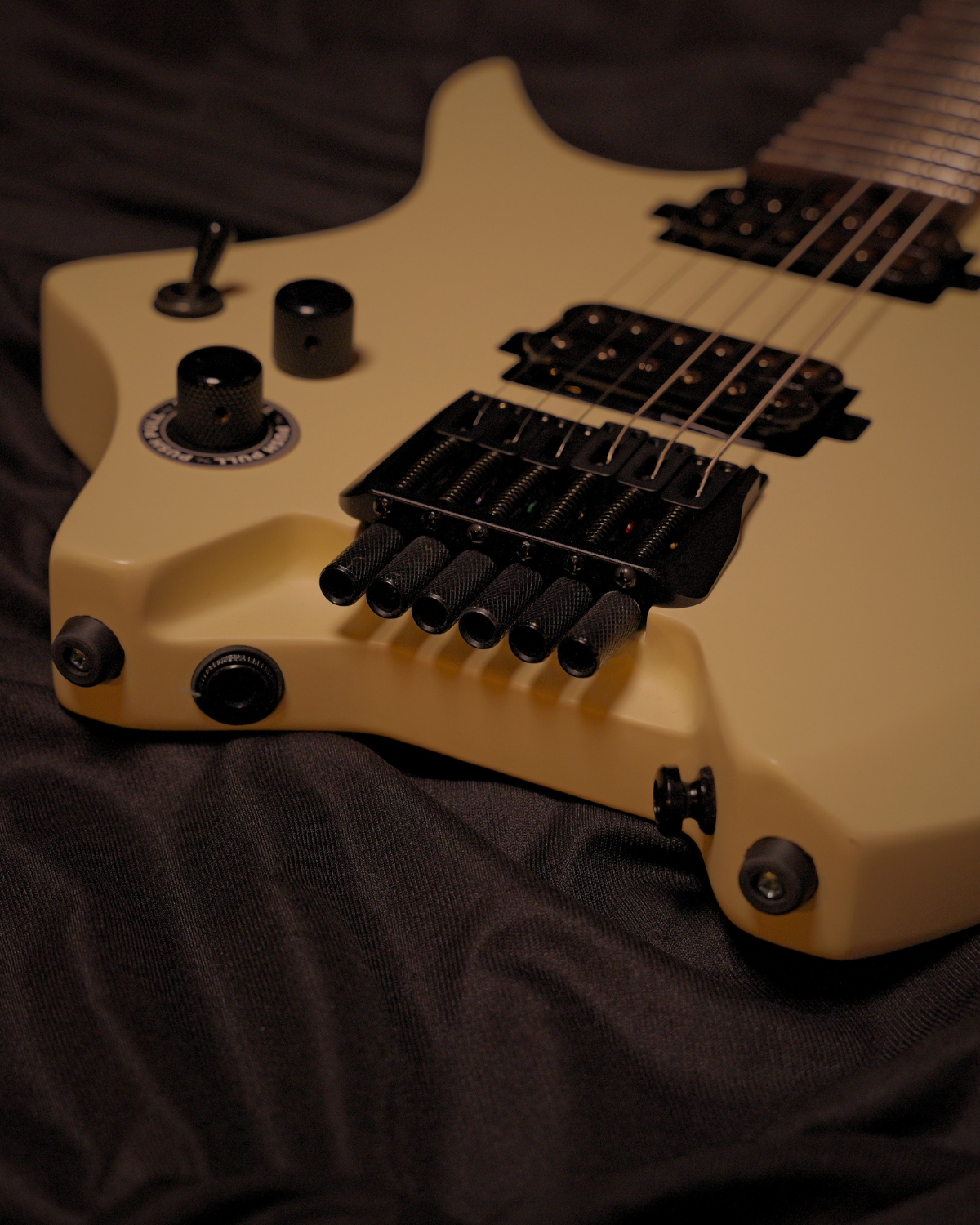 HEX N400L S IVORY WHITE LEFT HANDED - STAINLESS STEEL FRETS