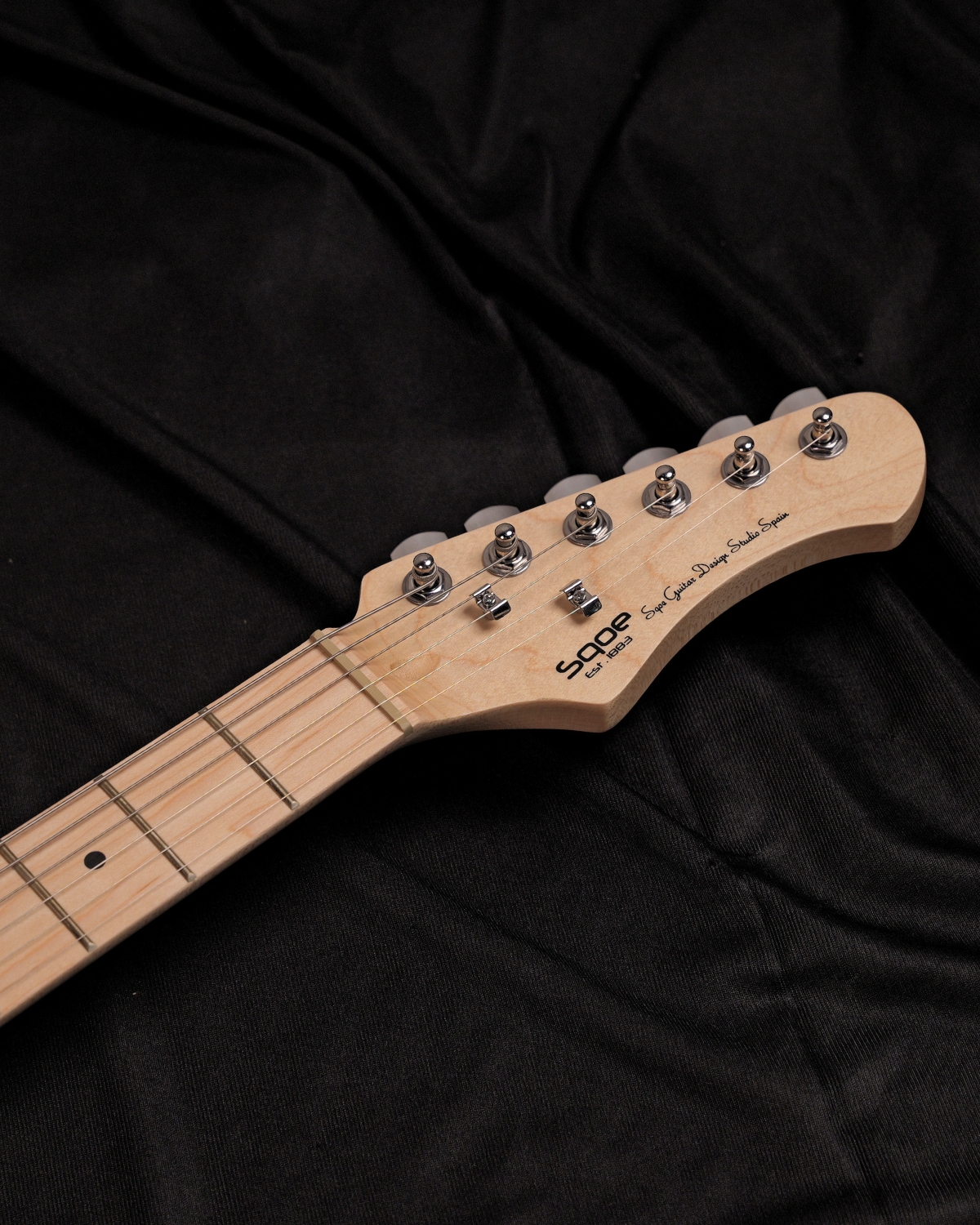 SQOE SEST250 Olympic White HSS Electric Guitar - maple headstock