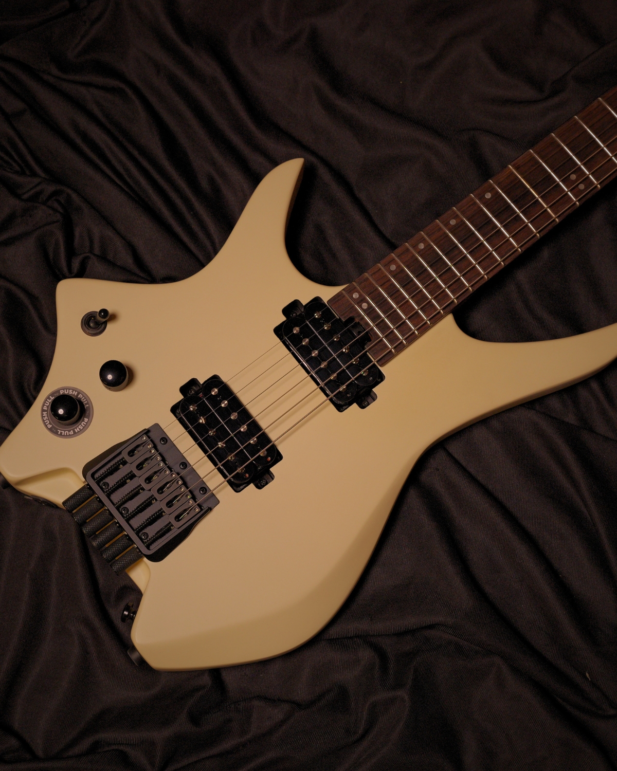 HEX N400L S IVORY WHITE LEFT HANDED - STAINLESS STEEL FRETS