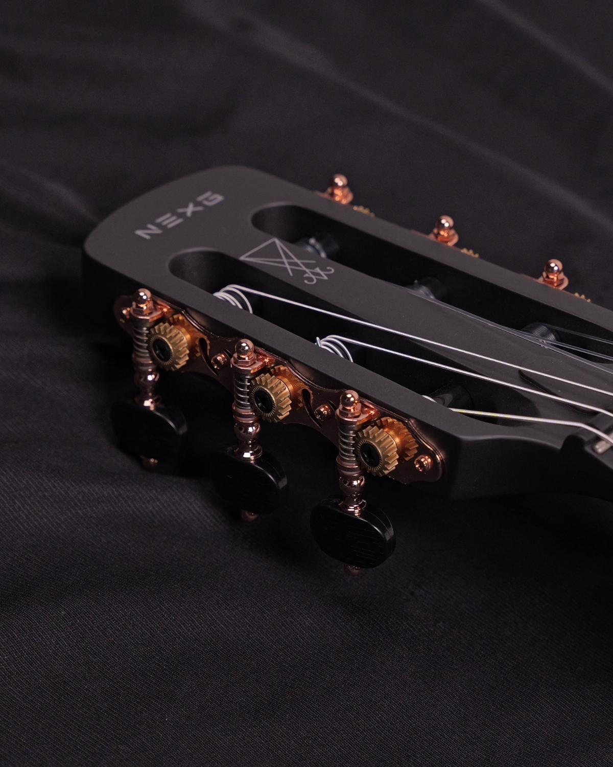 Enya NexG SE Nylon guitar Lucifer edition