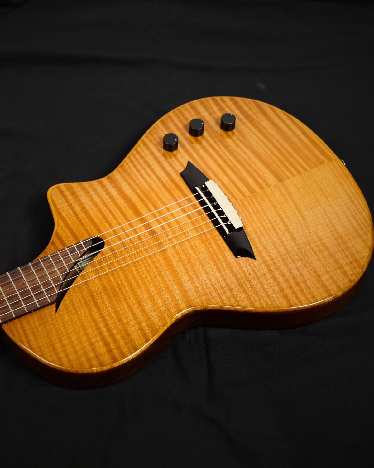 MARTINEZ Hispania Cognac with EQ all solid flame top modern semi-acoustic classical guitar with effects