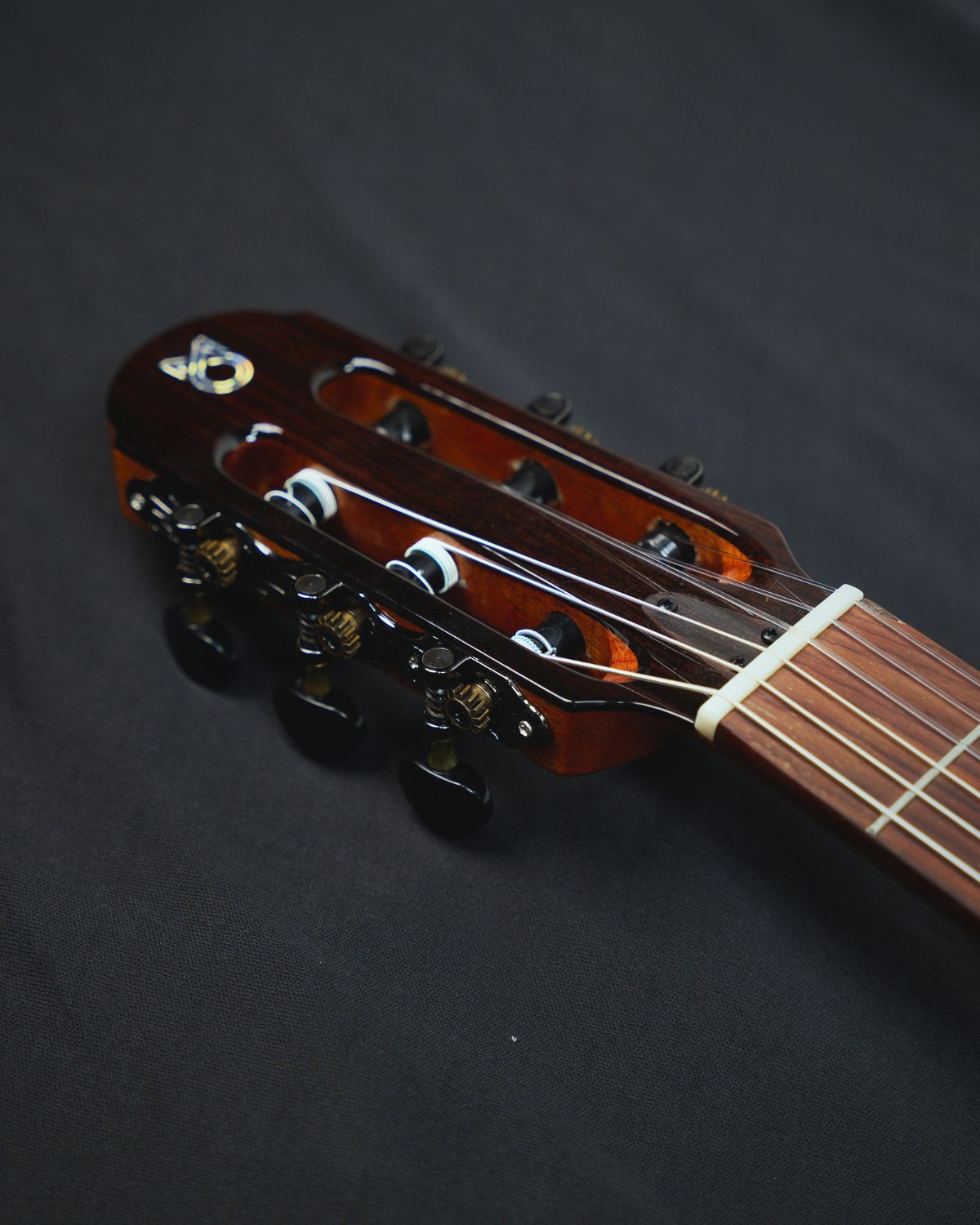 MARTINEZ Hispania Cognac with EQ all solid flame top modern semi-acoustic classical guitar with effects