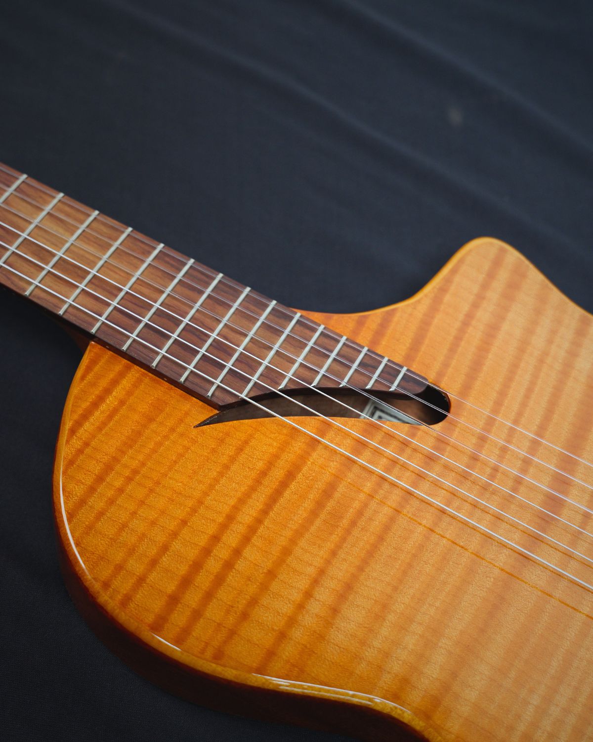MARTINEZ Hispania Cognac with EQ all solid flame top modern semi-acoustic classical guitar with effects