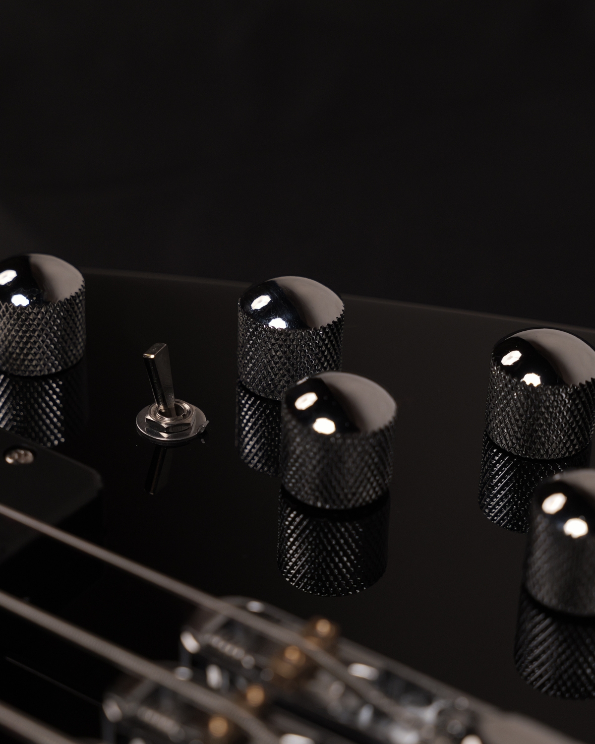 SQOE SBWT700 Black Warrior 4-String Headless Electric Bass Roasted Maple India