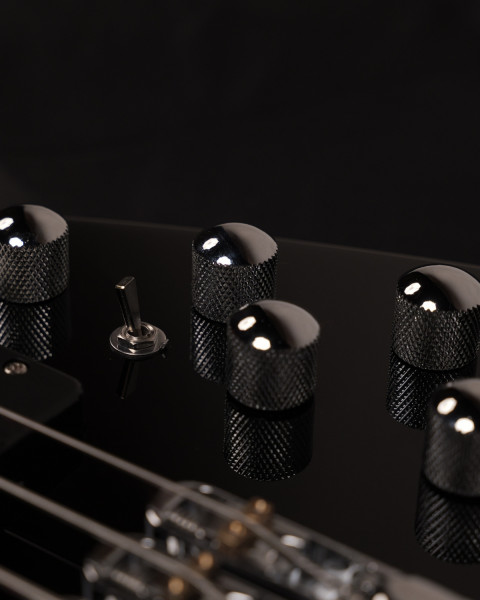 SQOE SBWT700 Black Warrior roasted maple neck and fingerboard