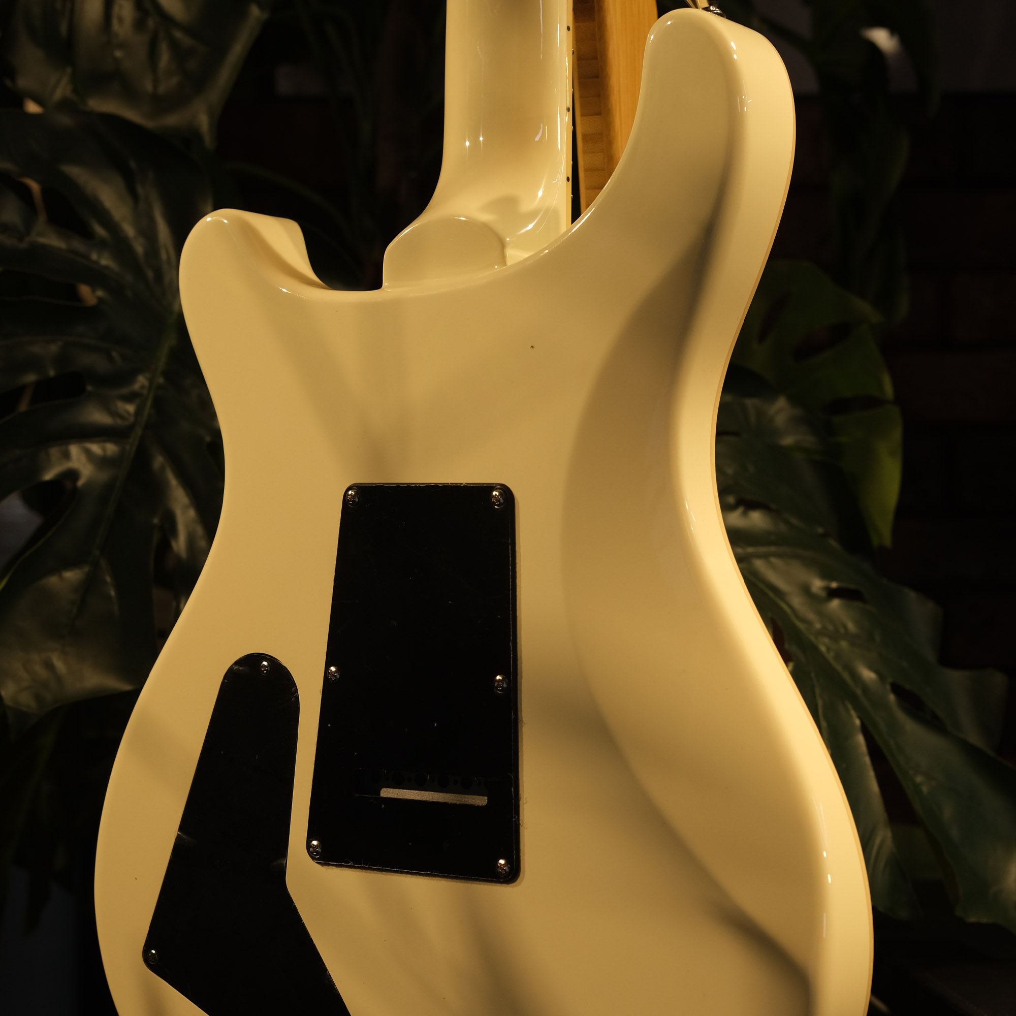 SQOE SE200 OLYMPIC WHITE Electric Guitar Wilkinson Tremolo Mirror Gloss Finish