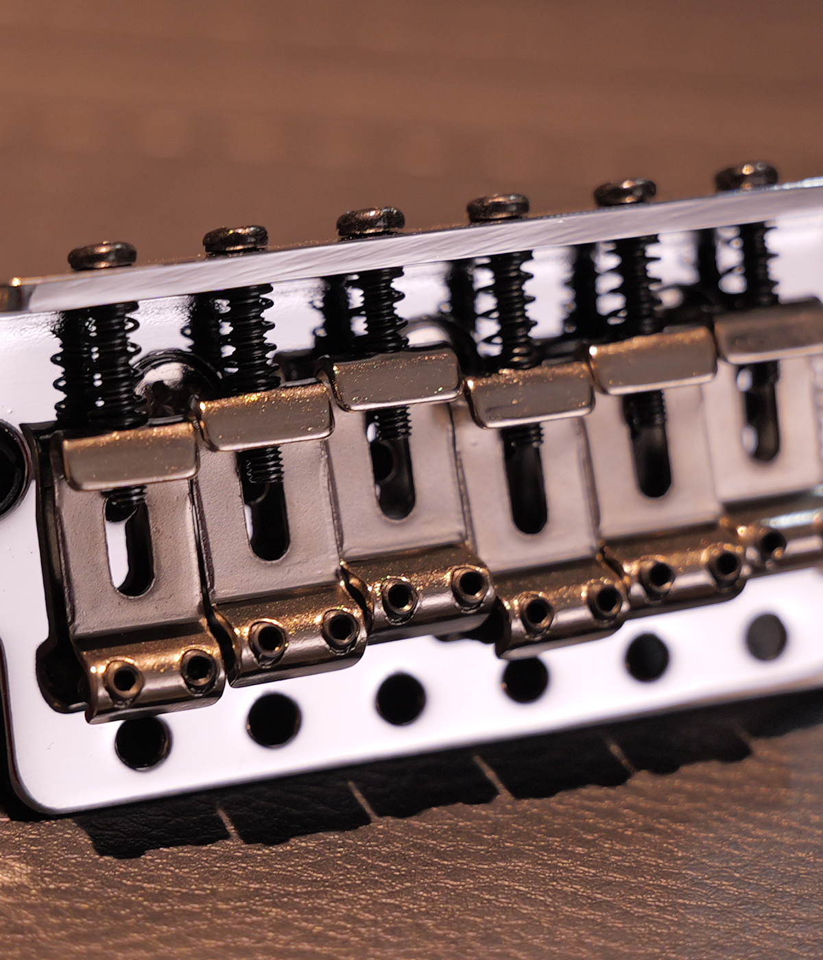 Wilkinson WOV01-CR Vintage 6-Screw Tremolo Chrome