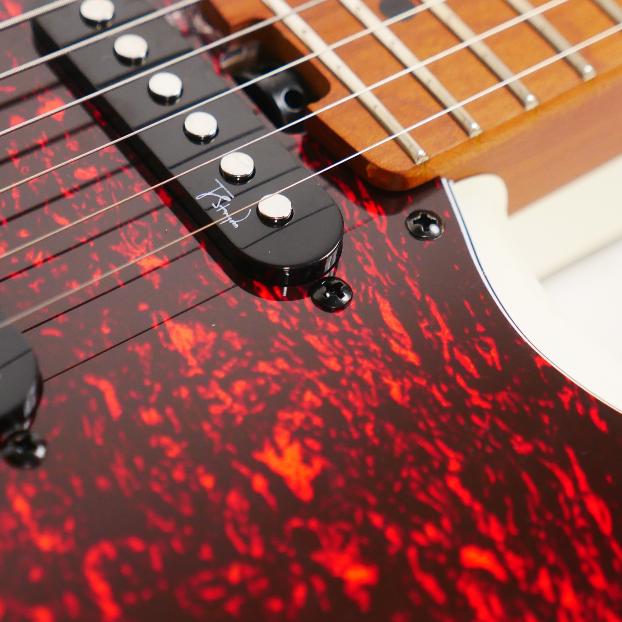 Strydom Magna ST30M White - Stratway Satin finish - Roasted Maple