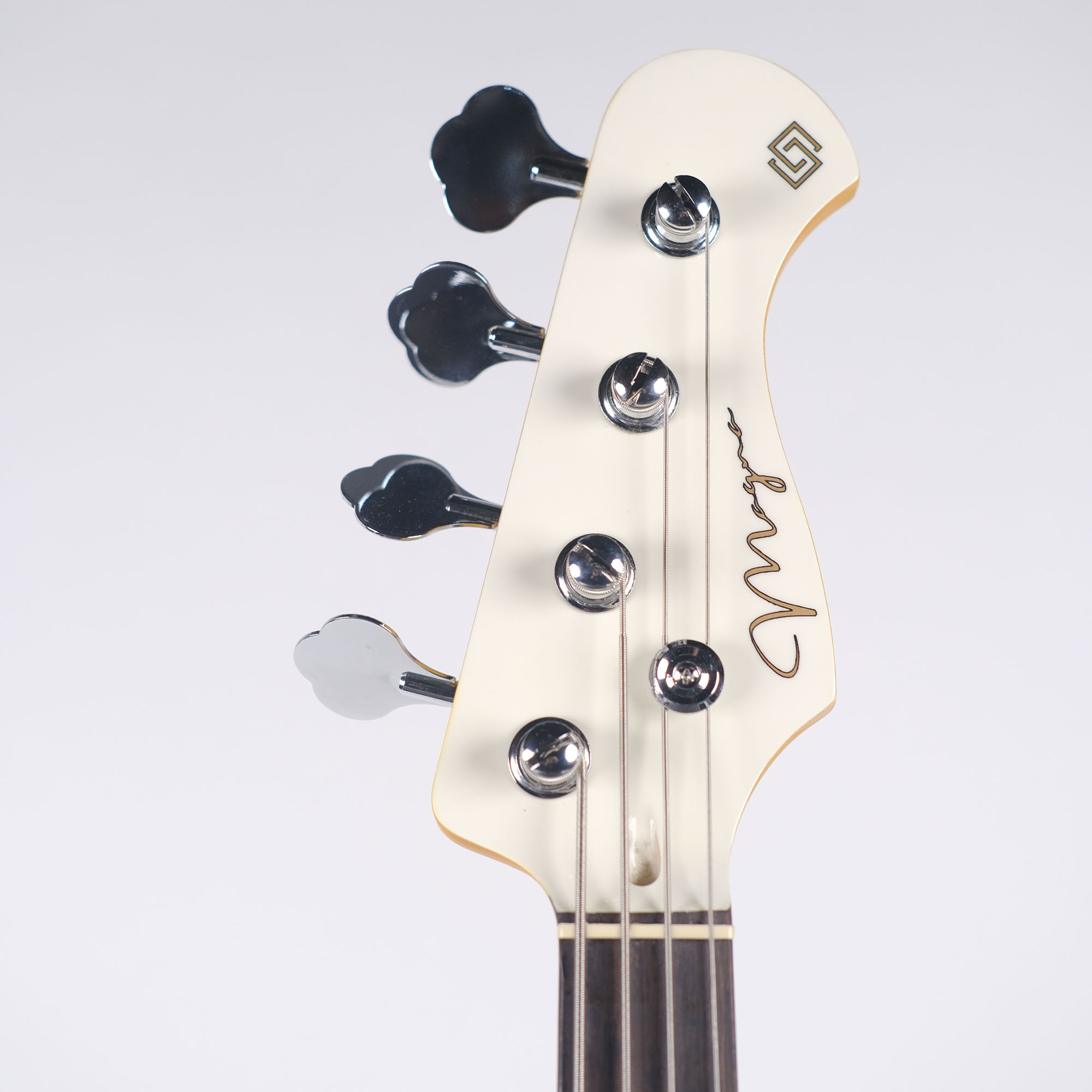 The High Precision Strydom Magna bass guitar PJ74 Vintage White