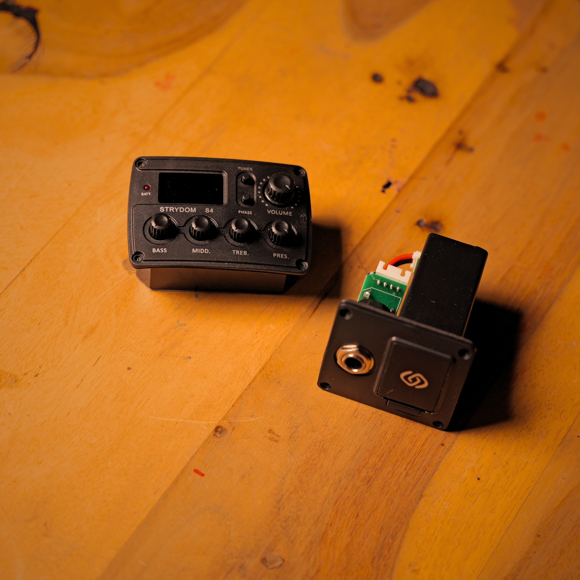 Guitar pick up Strydom S4 4 band eq