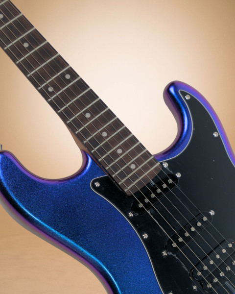 Roasted maple neck and fretboard on the SQOE SEST610