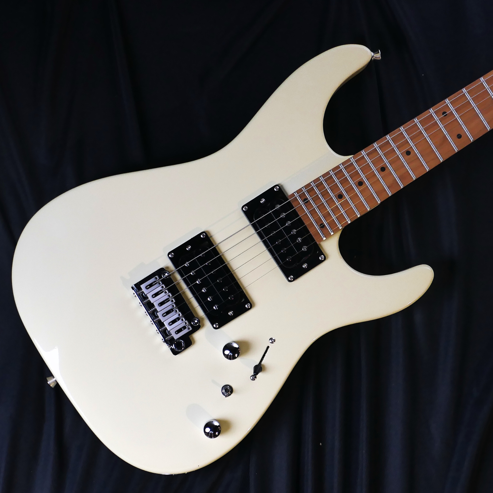SQOE SEIB450 Silk white HH Super Strat series