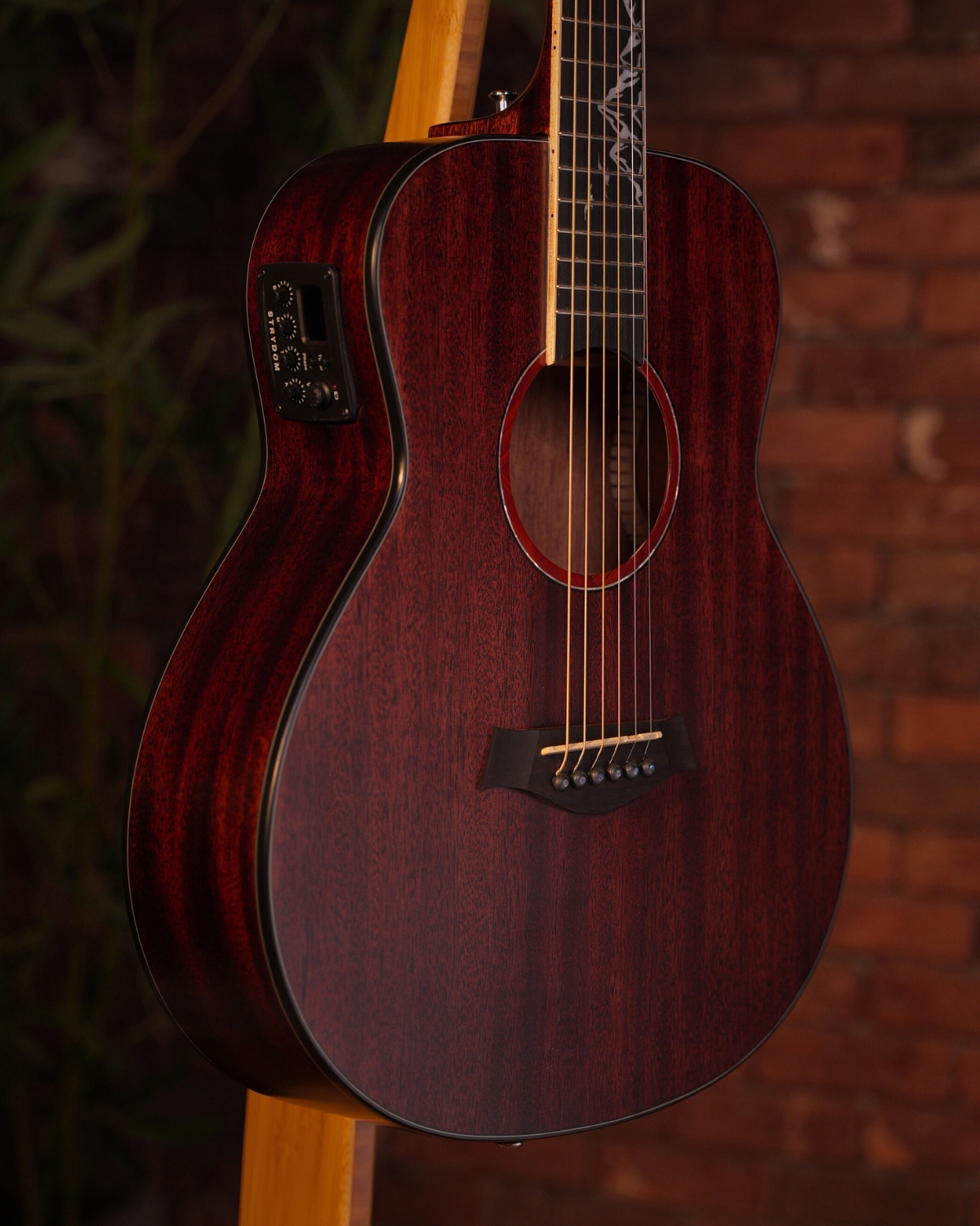 Strydom GS136E Semi-acoustic guitar Natural all Mahogany