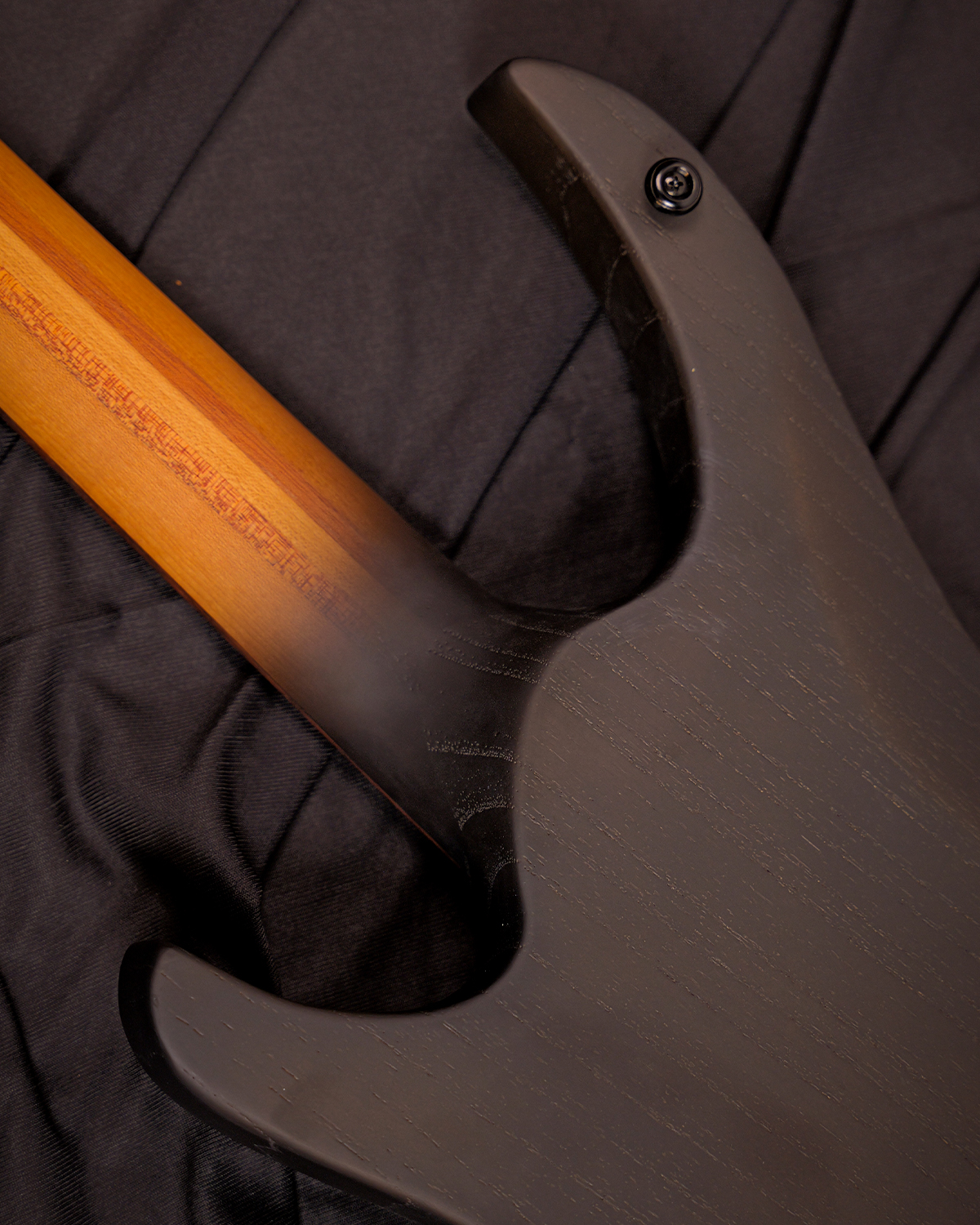 Strydom THH30 Headless 6-String The Headless Horseman Ghost Grain