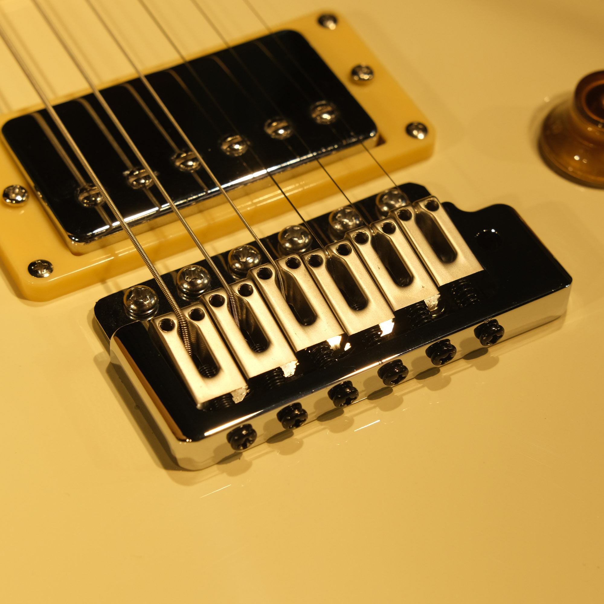 SQOE SE200 OLYMPIC WHITE Electric Guitar Wilkinson Tremolo Mirror Gloss Finish