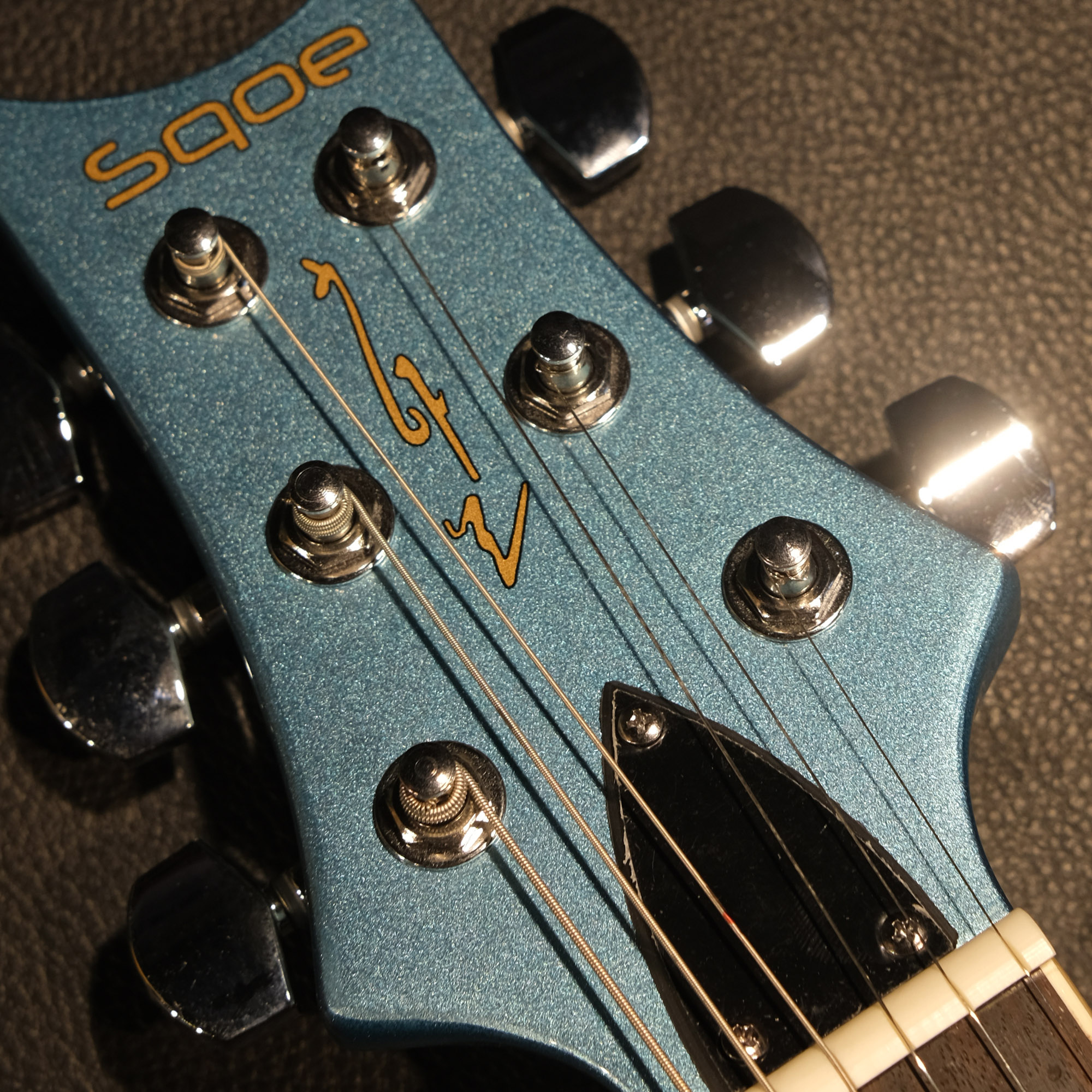 SQOE SE200 FLASH ICE BLUE Electric Guitar Wilkinson Tremolo Mirror Gloss Finish