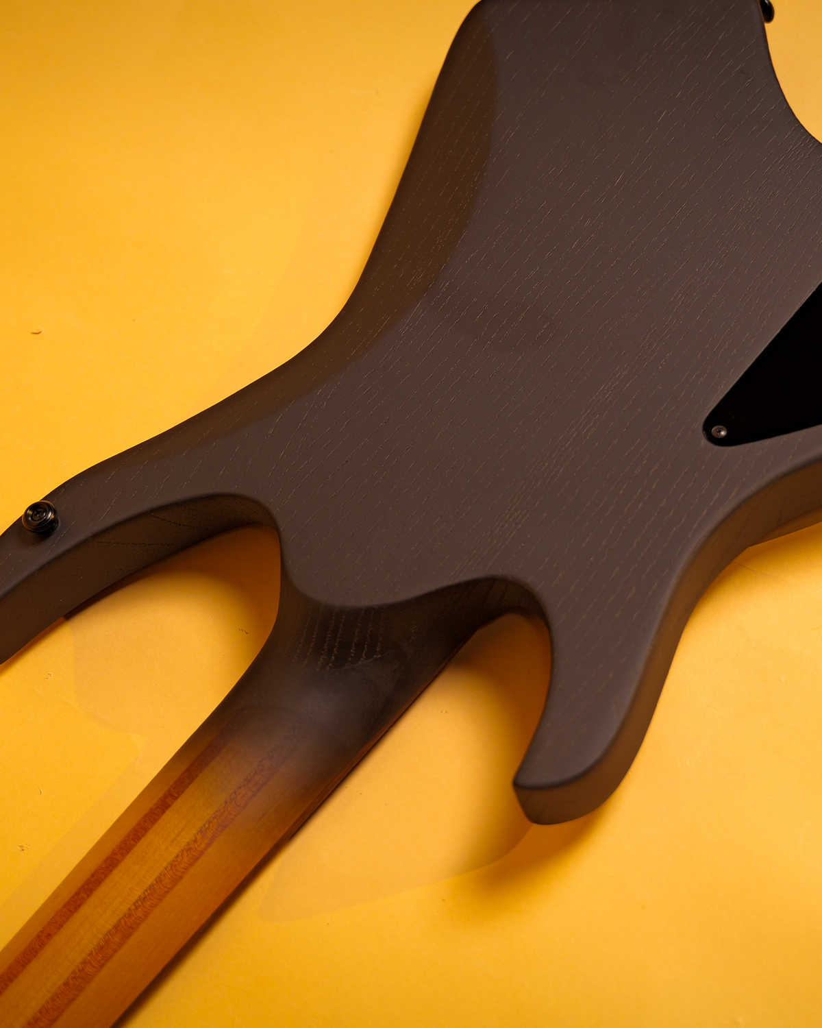 Strydom THH30 Headless 7 String The Headless Horseman Ghost Grain Black