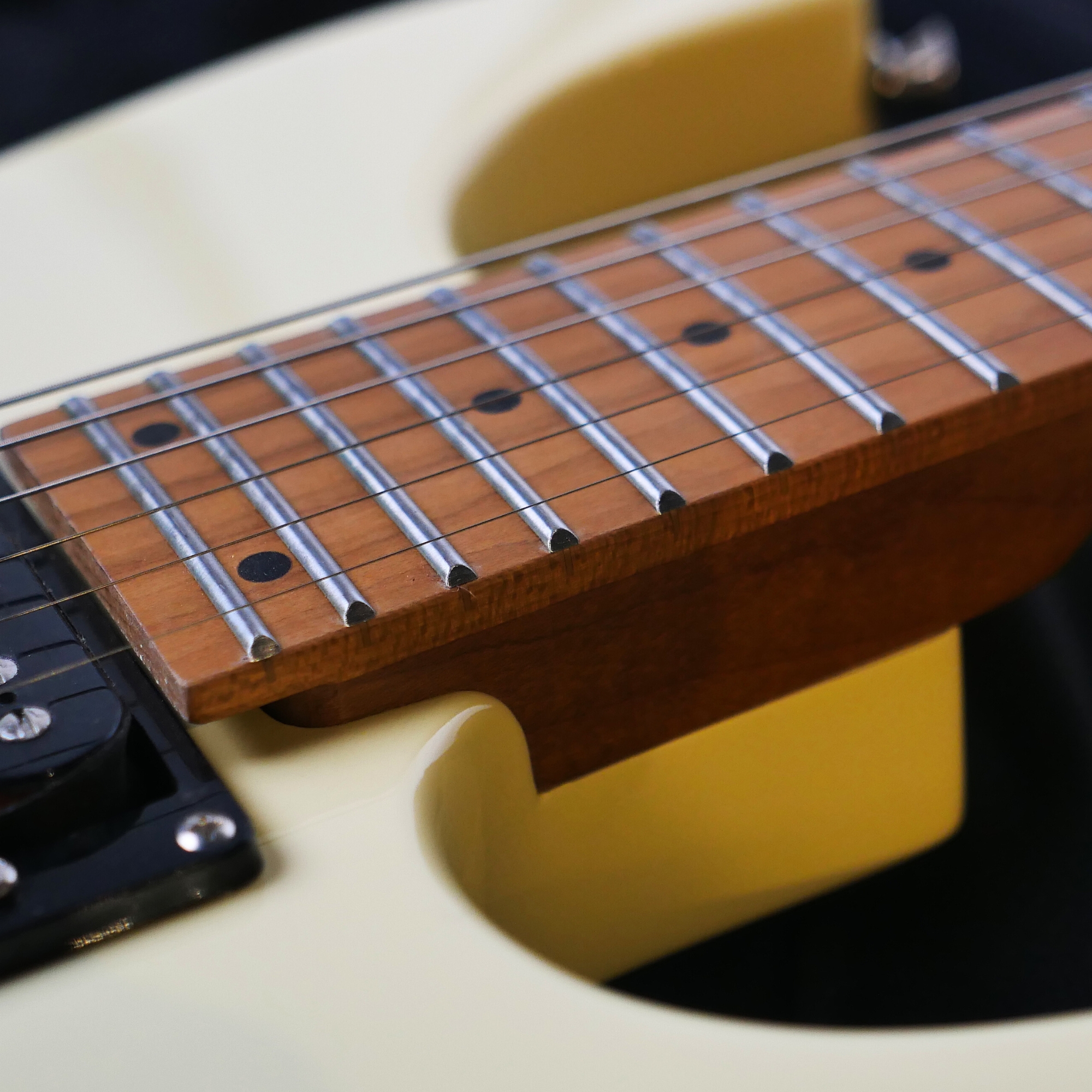 SQOE SEIB450 Silk white HH Super Strat series