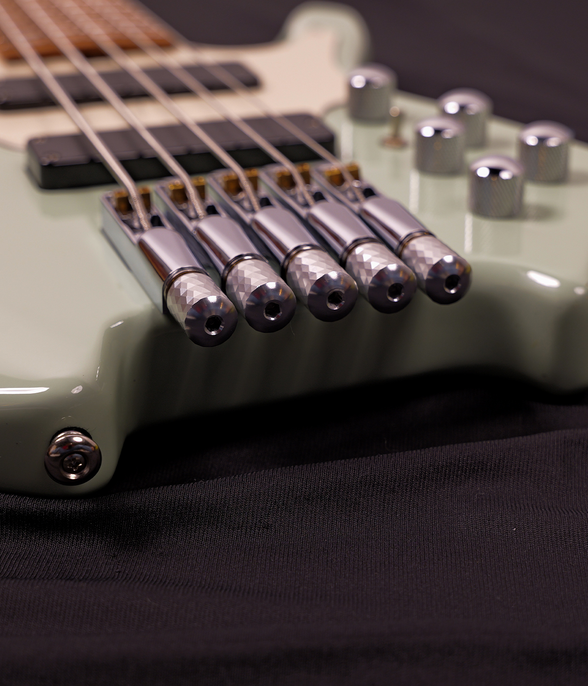 SQOE SBWT750 Surf green 5-String Headless Bass