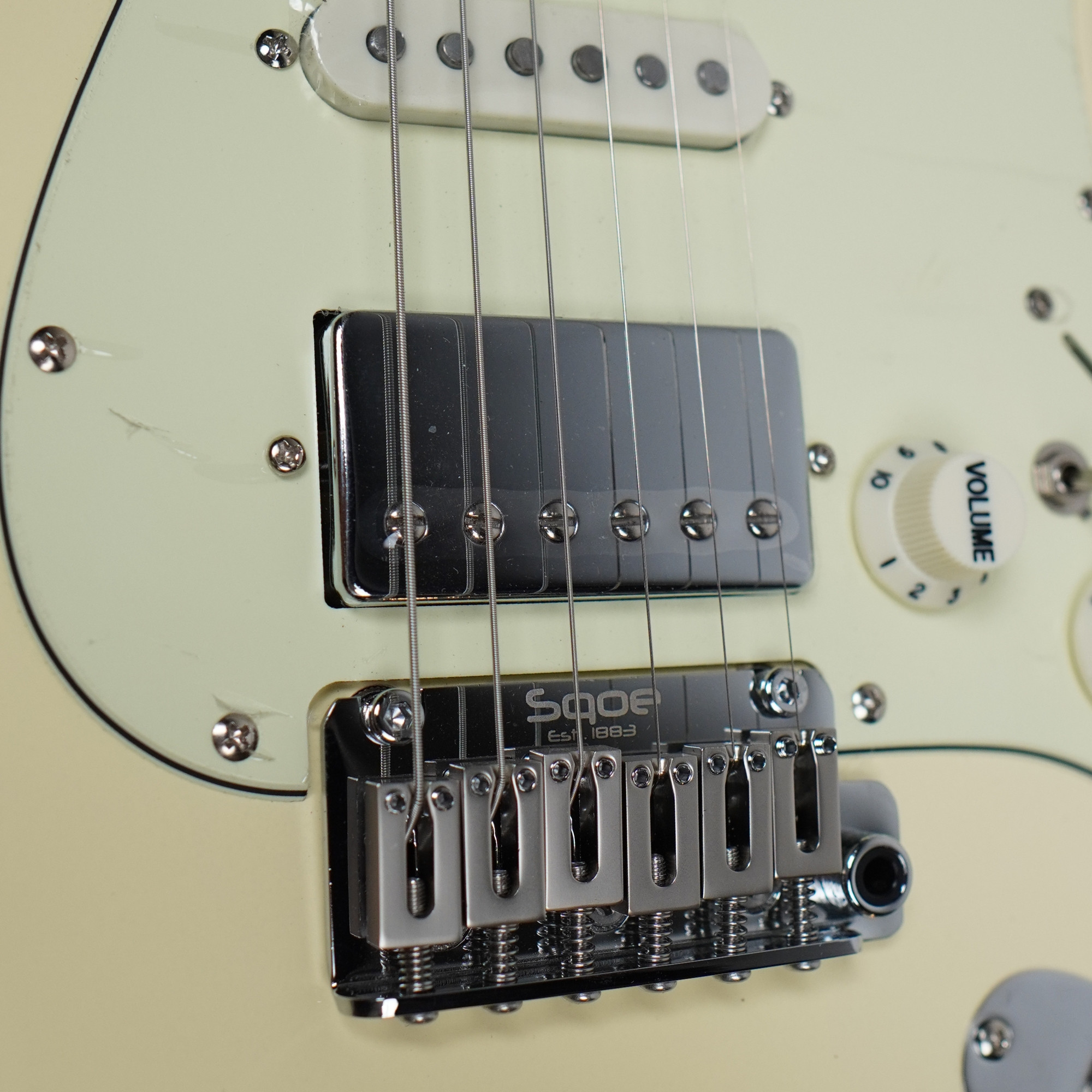 SQOE SEST700 HSS - White with kit