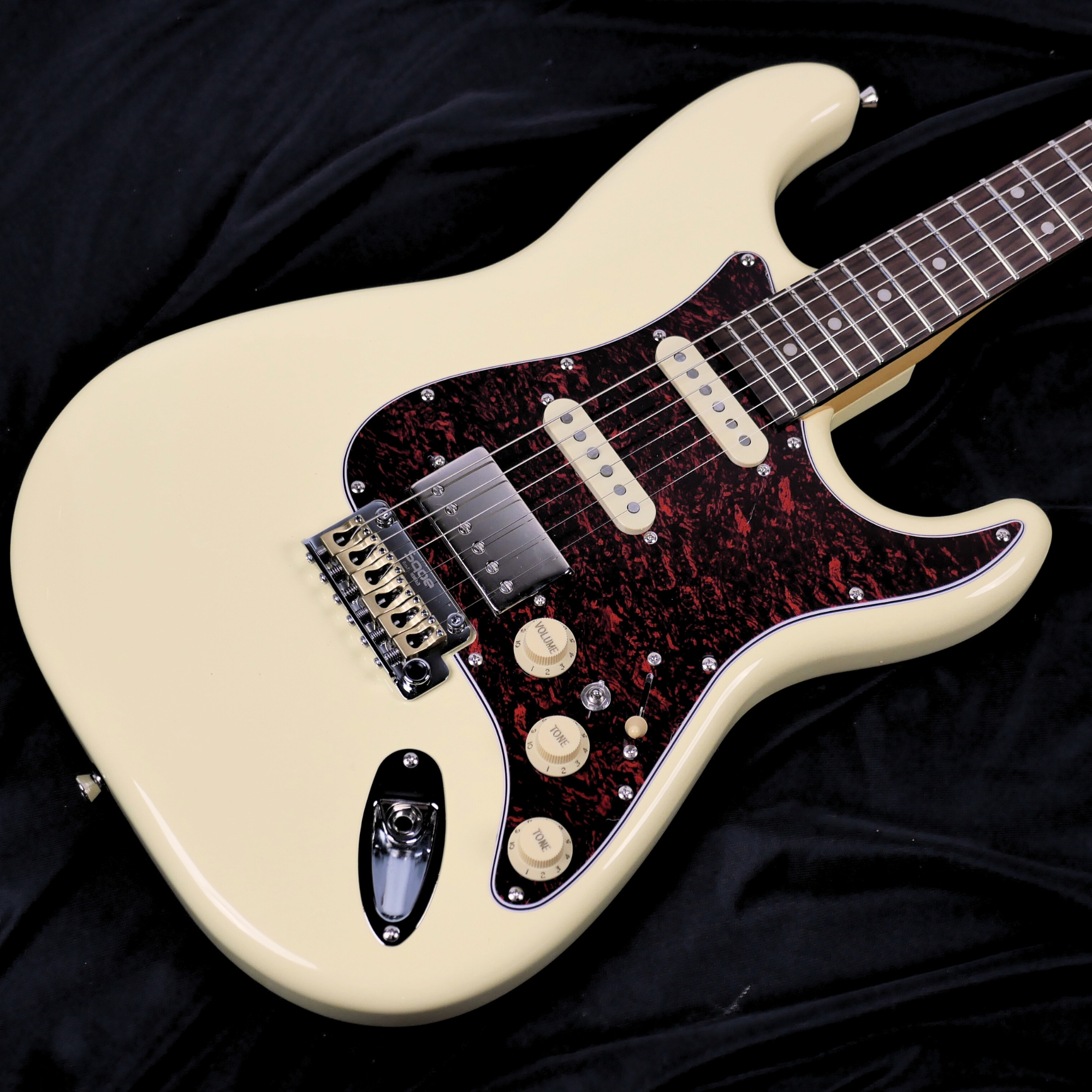 SQOE SEST1000 HSS - WH Ivory Hardcase with kit