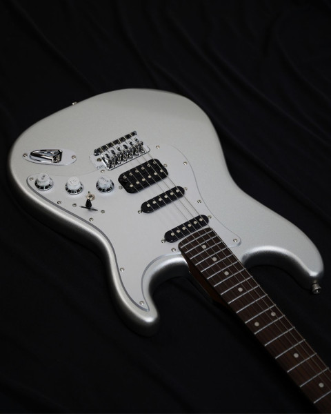 Silver metallic finish on the SQOE SEST610