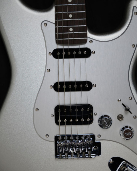 HSS Earthquake pickups and coil-split switch on the SQOE SEST610