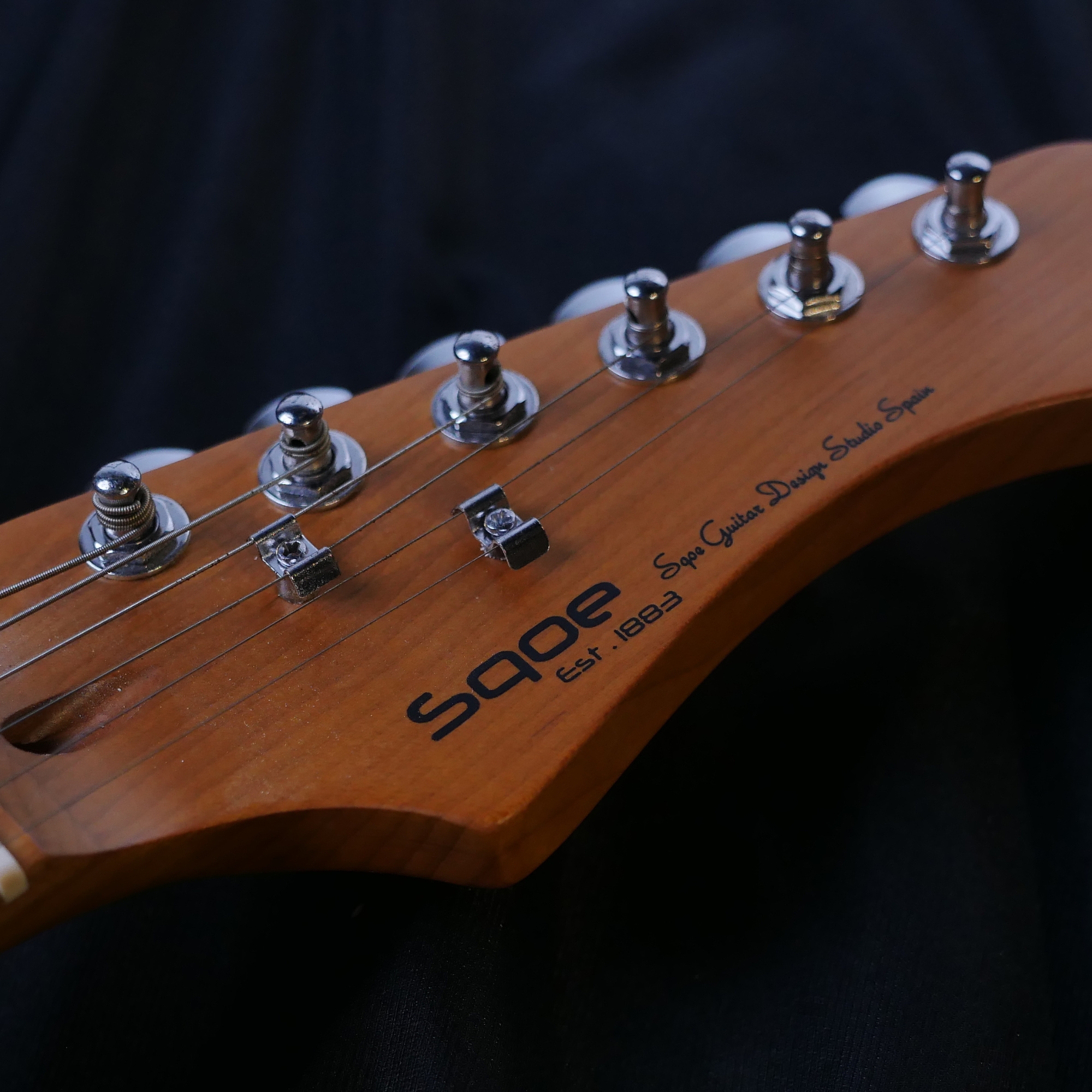 SQOE SEIB450 Silk white HH Super Strat series