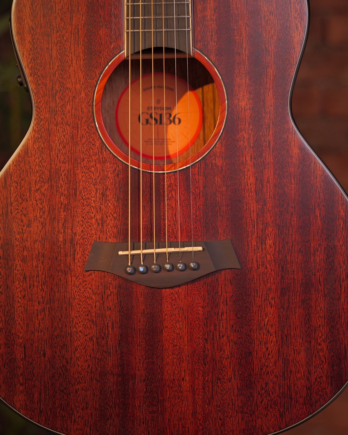 Strydom GS136E Semi-acoustic guitar Natural all Mahogany