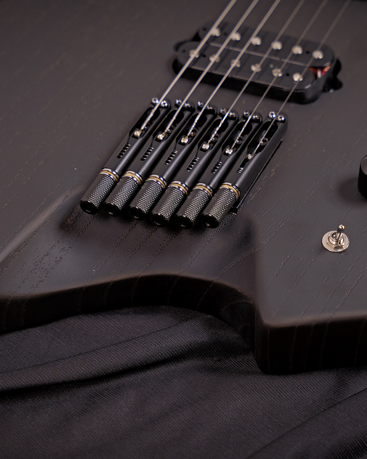 Strydom THH30 Headless 6 String The Headless Horseman Ghost Grain