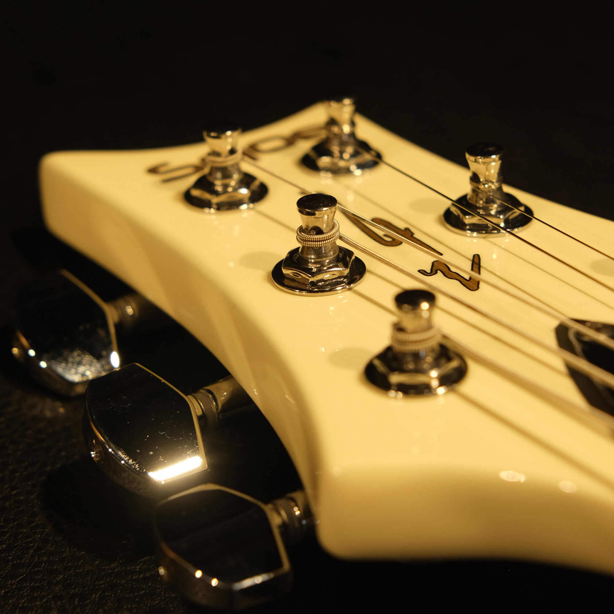 SQOE SE200 OLYMPIC WHITE Electric Guitar Wilkinson Tremolo Mirror Gloss Finish