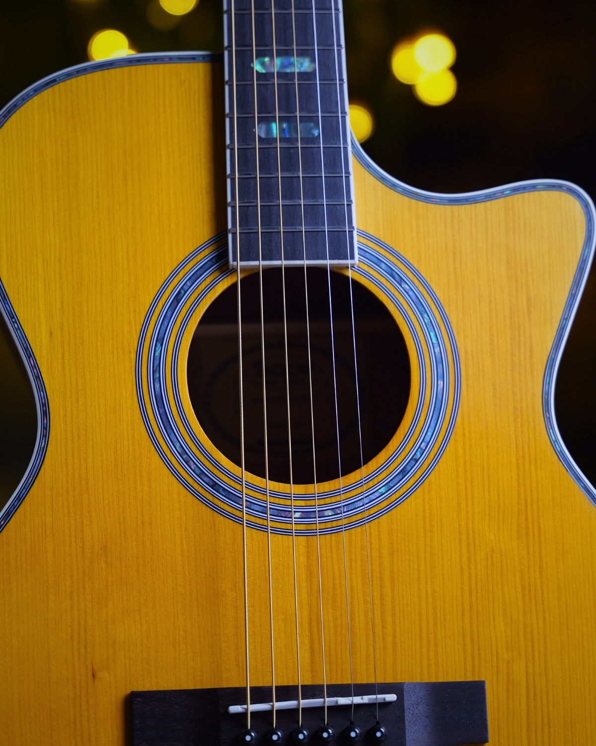 AC40C Vintage yellow Solid Spruce Top Acoustic Guitar  Mahogany Back  Sides