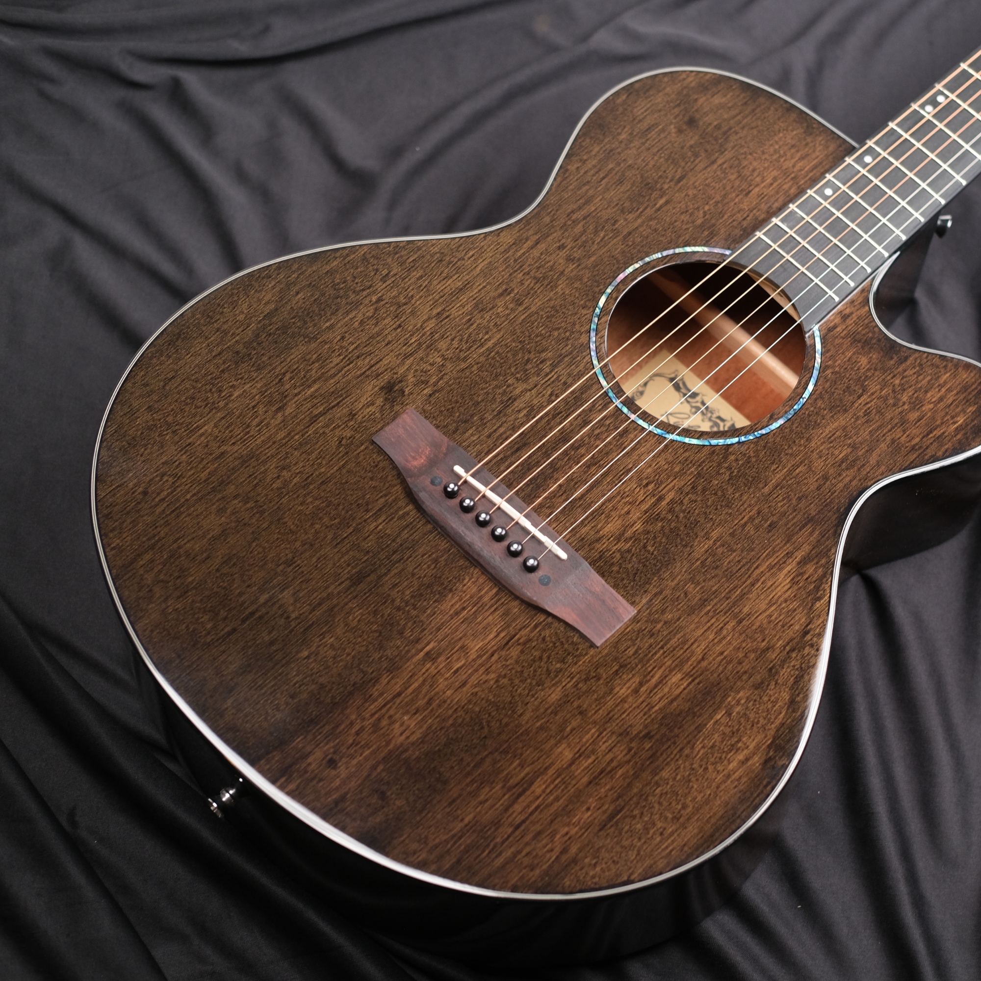 Richtone RT39C MG all Mahogany cutaway guitar black gloss