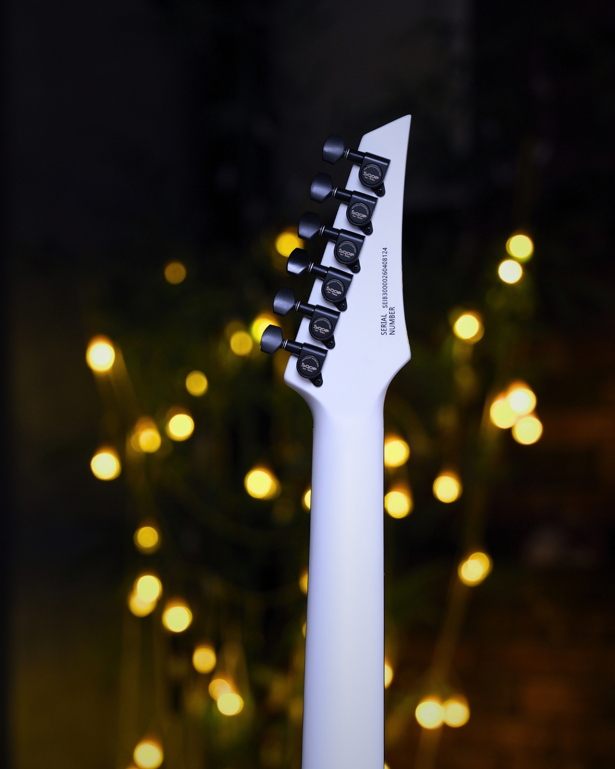 SQOE SEIB300 Electric Guitar White knight 24 Frets Dual Humbucker Metal Guitar