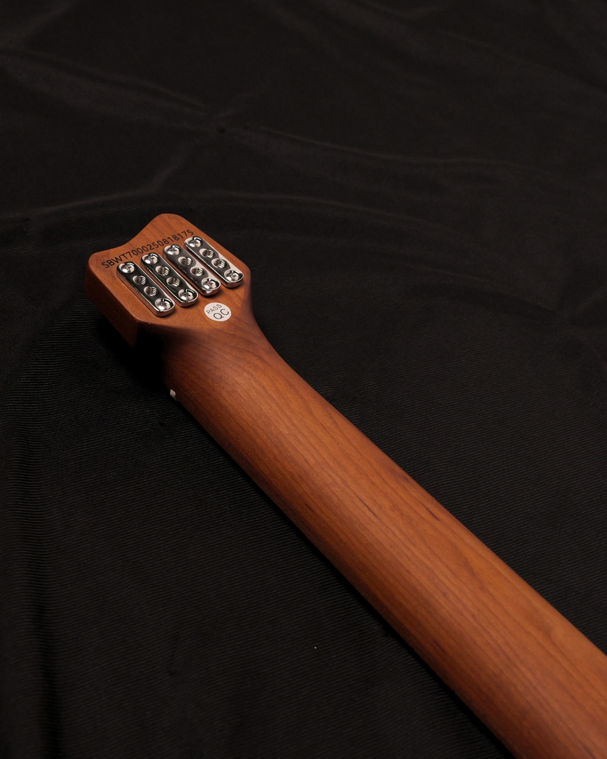 SQOE SBWT700 Pearl White 4-String Headless Electric Bass Roasted Maple India