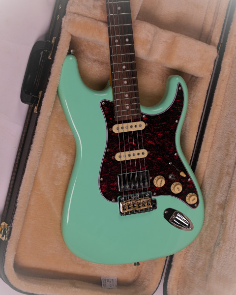 SQOE SEST1000 Surf Green neck and rosewood fingerboard detail
