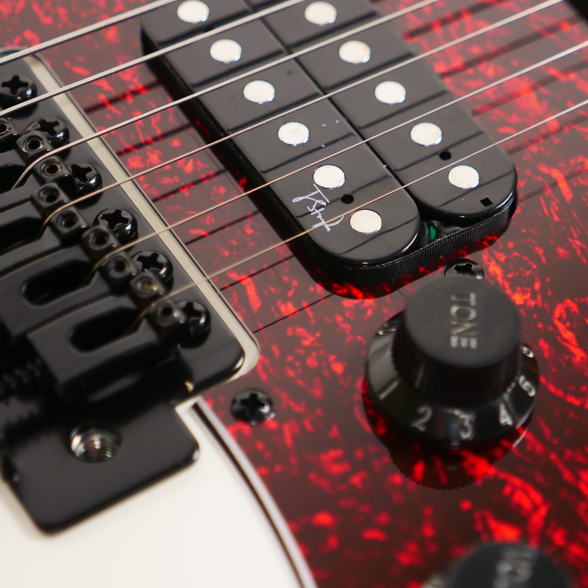 Strydom Magna ST30M White - Stratway Satin finish - Roasted Maple