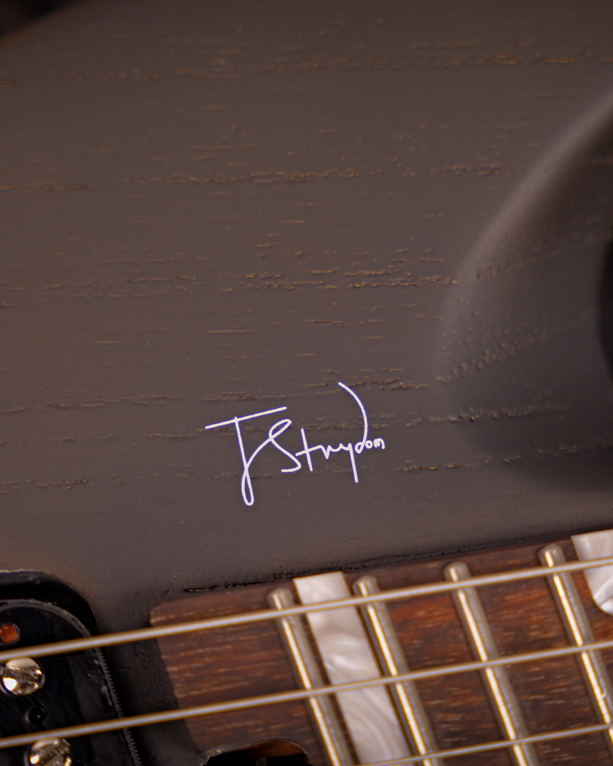 Strydom THH30 Headless 6-String The Headless Horseman Ghost Grain