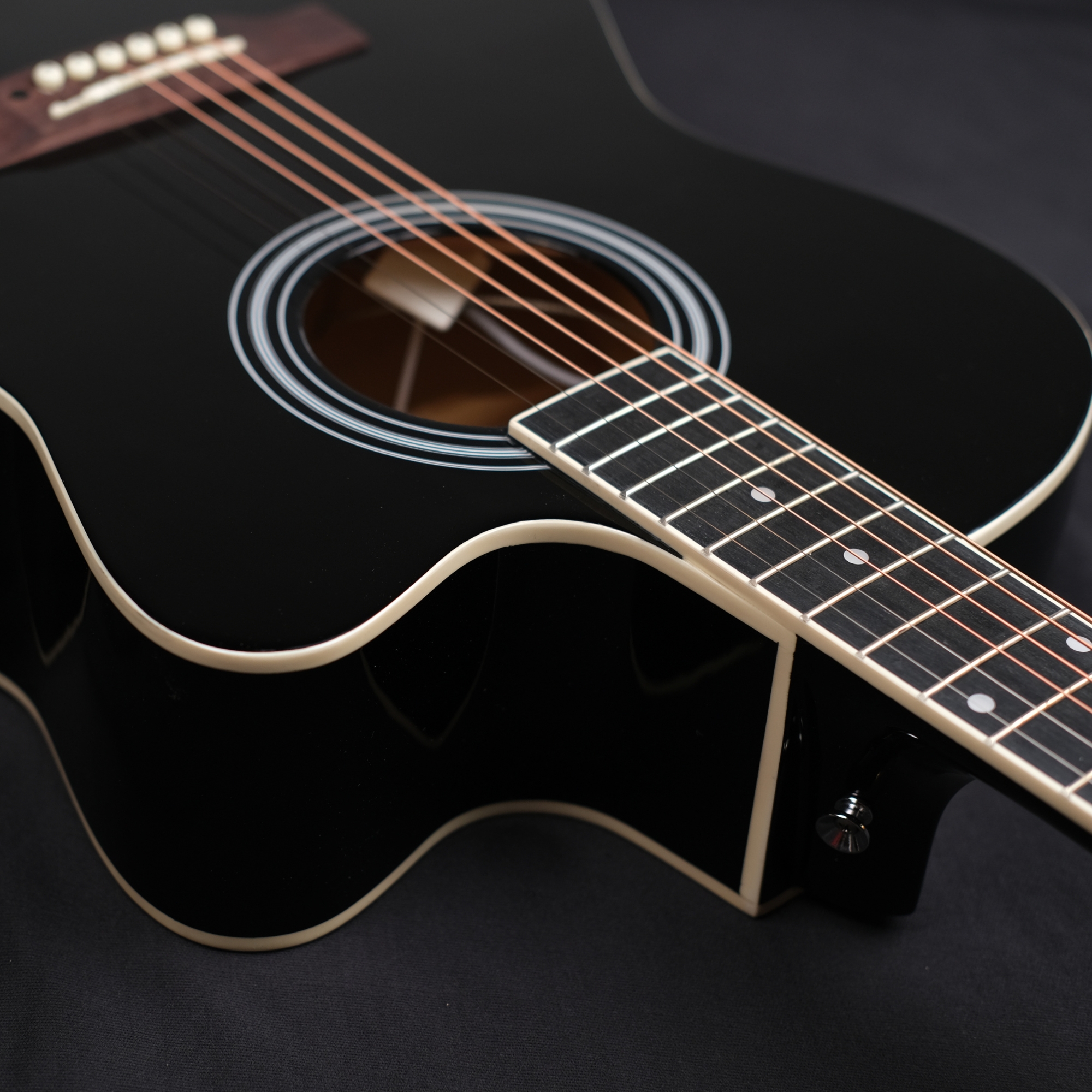 Richtone 39inch RT39CEQ 3 BAND EQ black glossy cutaway guitar