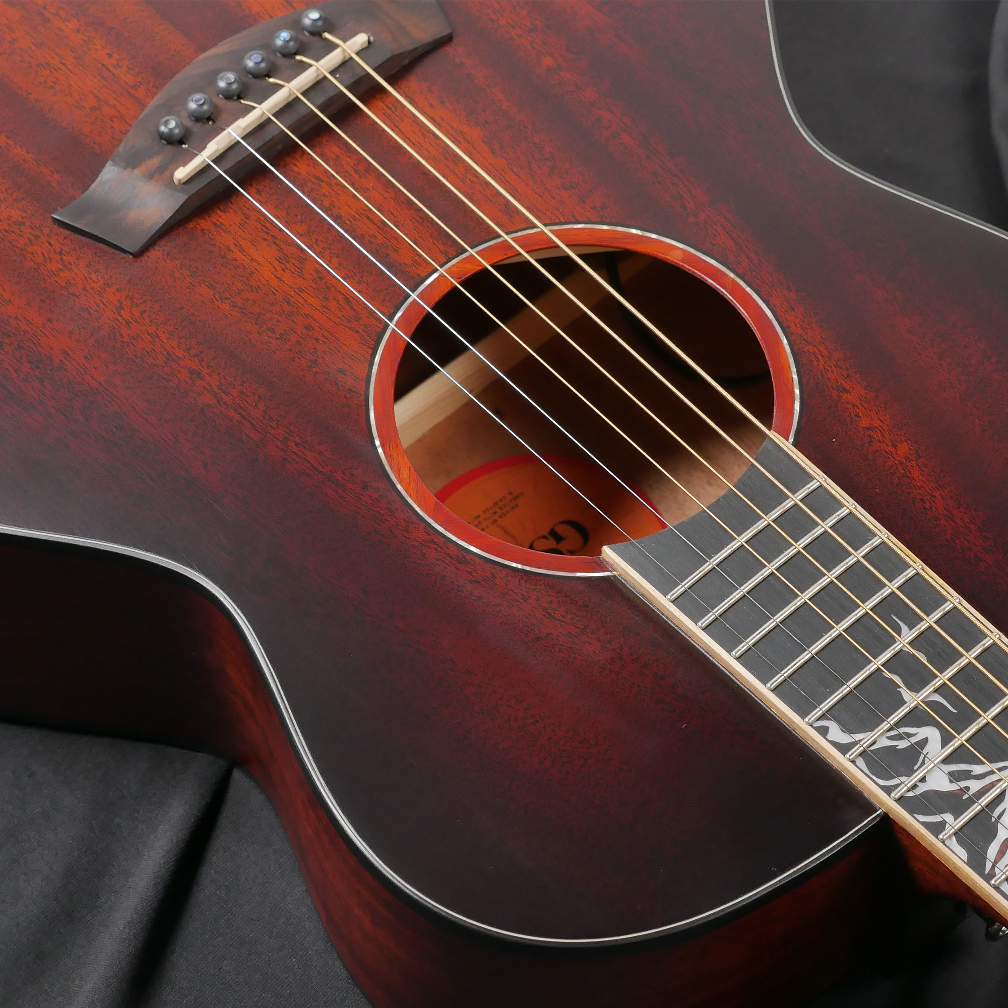 Strydom GS136E Semi-acoustic guitar Wild Honey all Mahogany