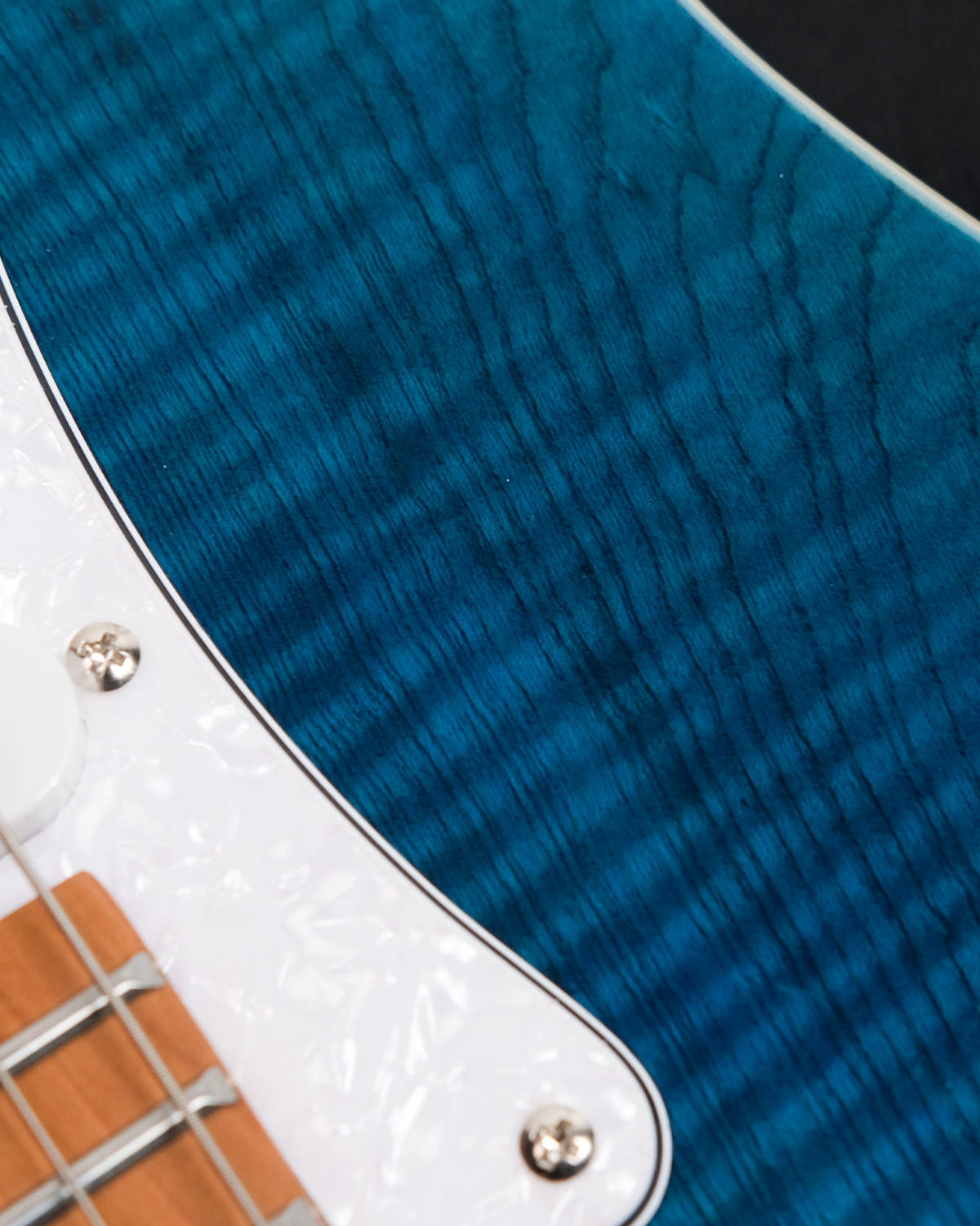 SQOE SEIB680 Electric Guitar with HSS Pickups  Roasted Maple Neck - Glossy Finish